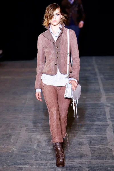 Look 3